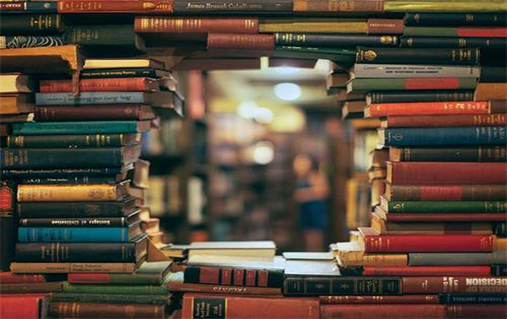 她的家里，有一座小型圖書館_約讀書房